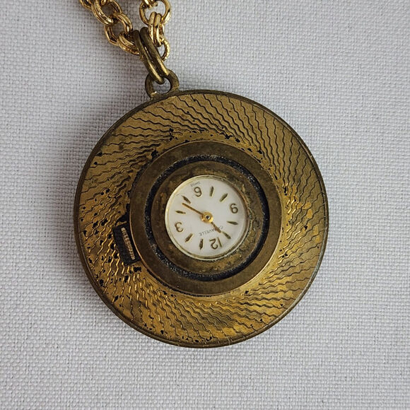 Vintage Caravelle Back & Gold Tone Pendant Watch Necklace 7 jewels - Picture 3 of 11